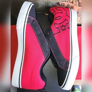 DC "COURT VULC TX", SIZE 11 COLOR BLACK/ATHLECTIC RED SNEAKERS